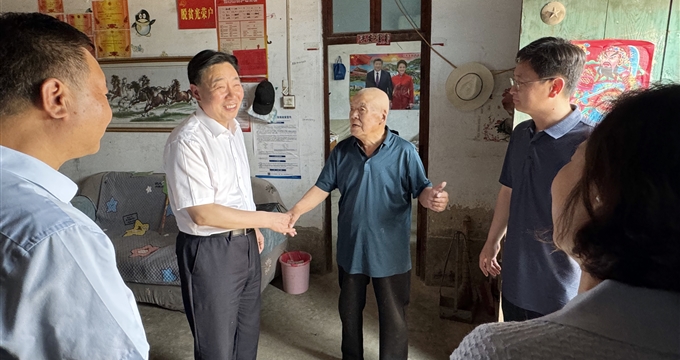 郑州轻工业大学党委书记张志坚一行来范县开展定点帮扶专题调研