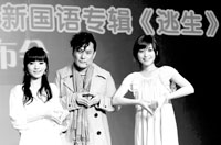 新专辑发布会成祈福仪式 张信哲欲收养灾区孤儿
