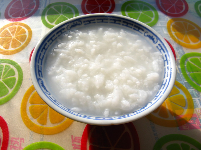 图：冬季，感冒就喝大米粥
