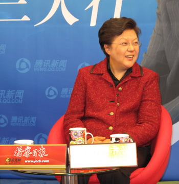 范徐丽泰代表：网民监督很厉害 预防腐败作用大