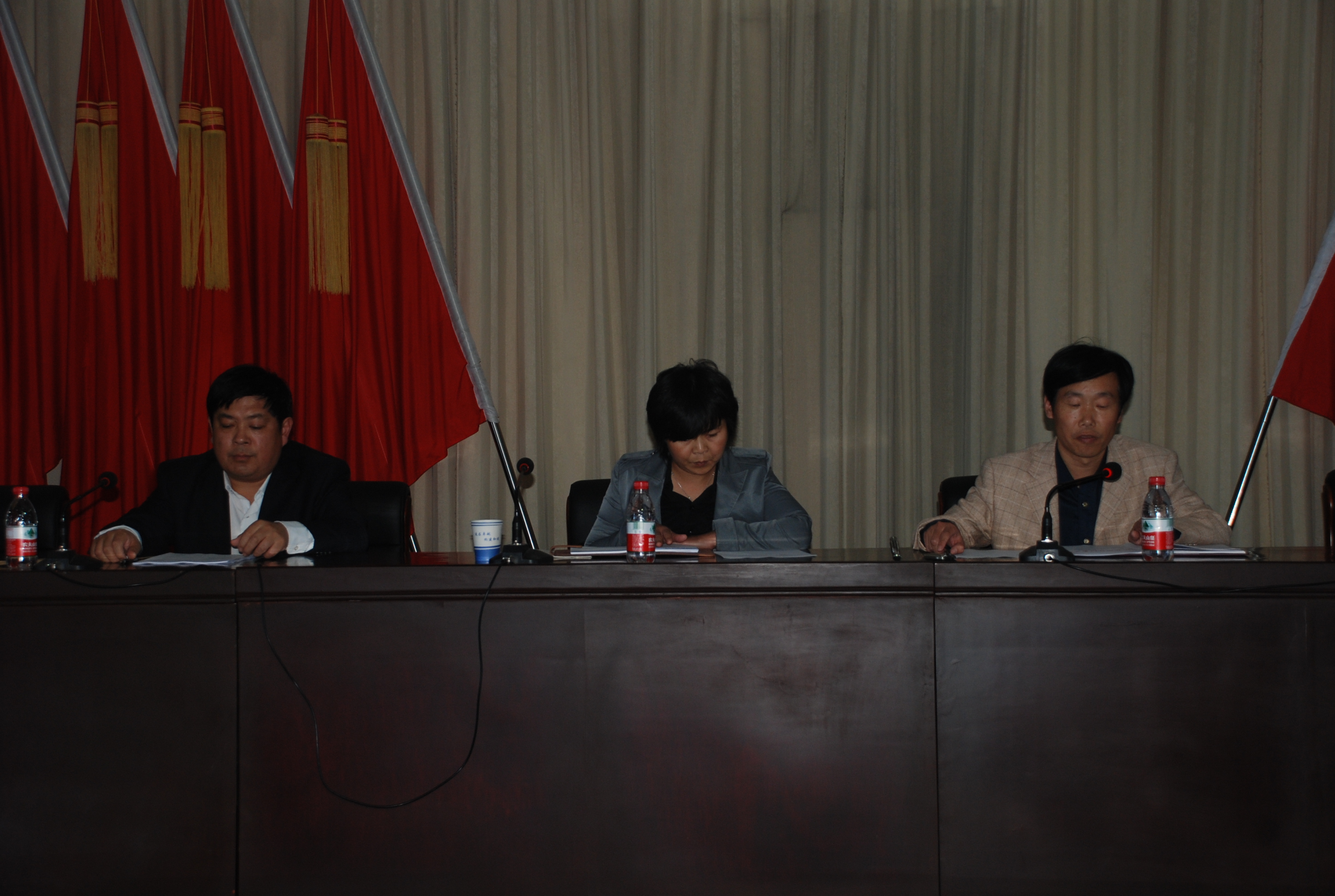 县委常委、纪委书记张海洁主持召开廉政风险防控及政务公开工作会议